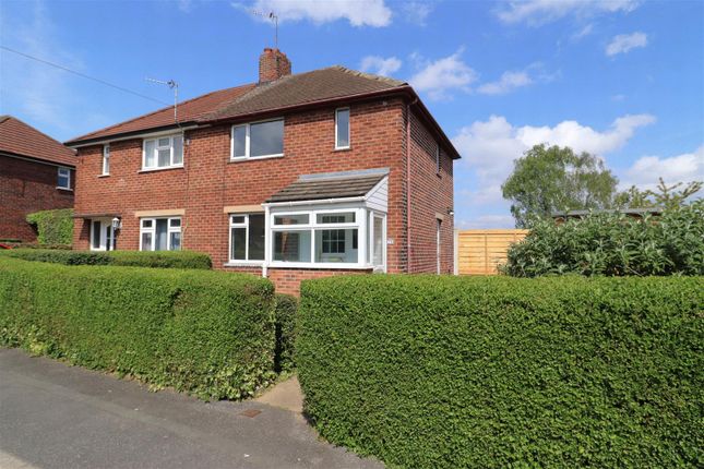 2 bed property, in Manorfield Drive, £165,000