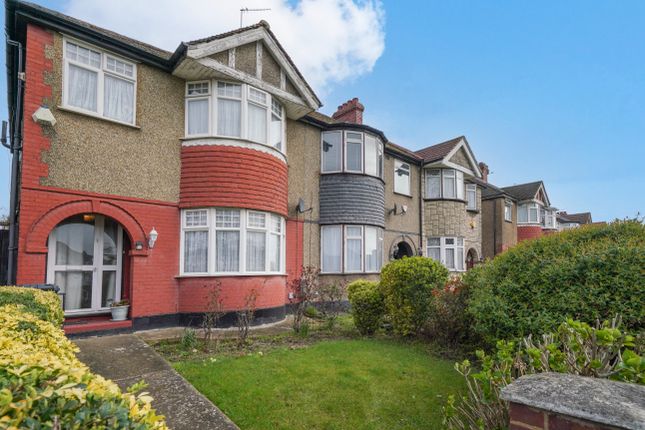 3 bed property, in Whitton Avenue West, £575,000