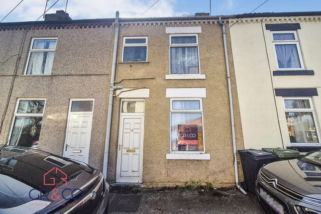 2 bed property, in Queen Street, £80,000