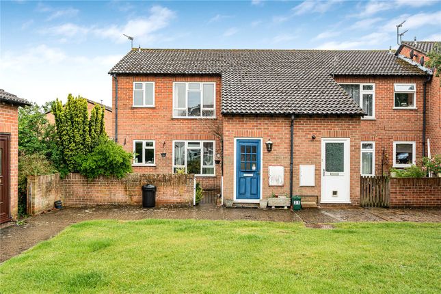 2 bed property, in Sadlers Court, £195,000