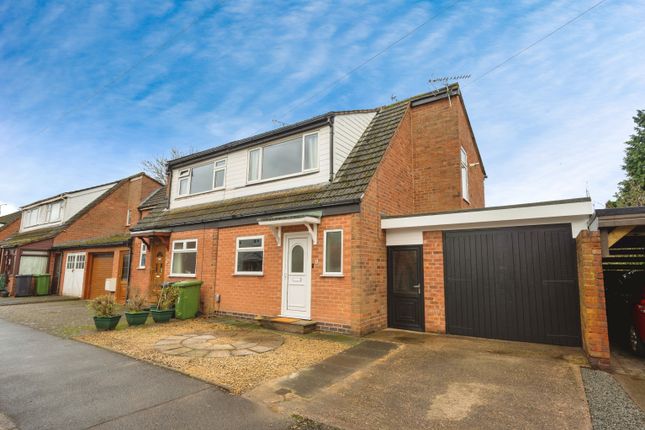 2 bed property, in College Road, £240,000