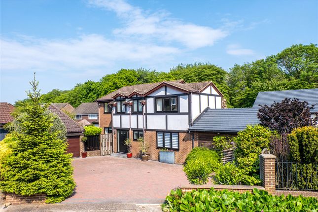 4 bed property, in Lavenda Close, £725,000