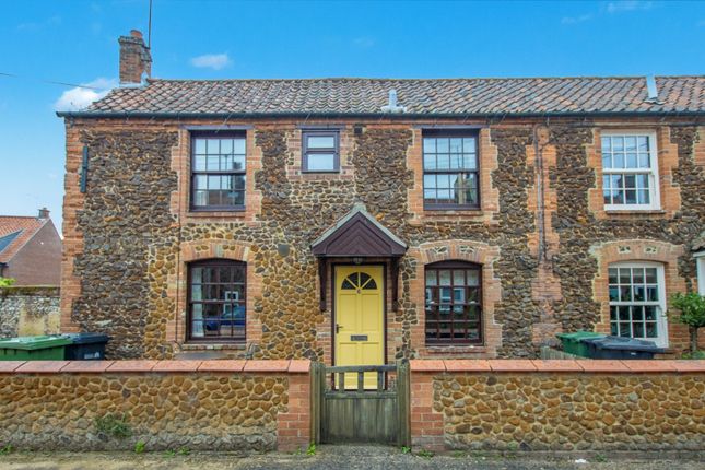 2 bed property, in Carr Terrace, £220,000