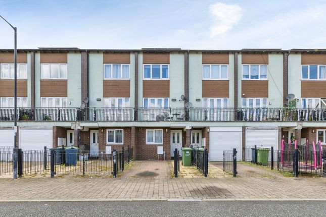 3 bed property, in Ashgill, £120,000