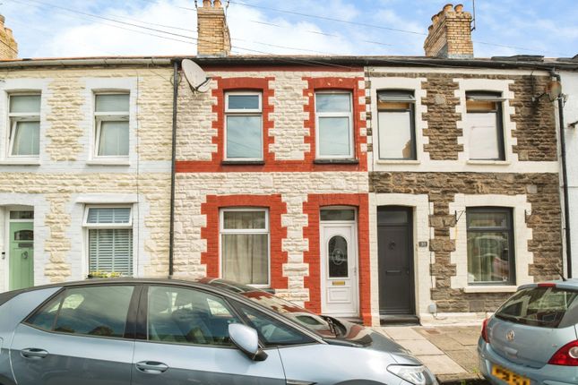 2 bed property, in Warwick Street, £205,000
