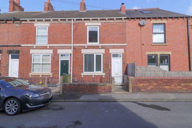 2 bed property, in Station Road, £145,000