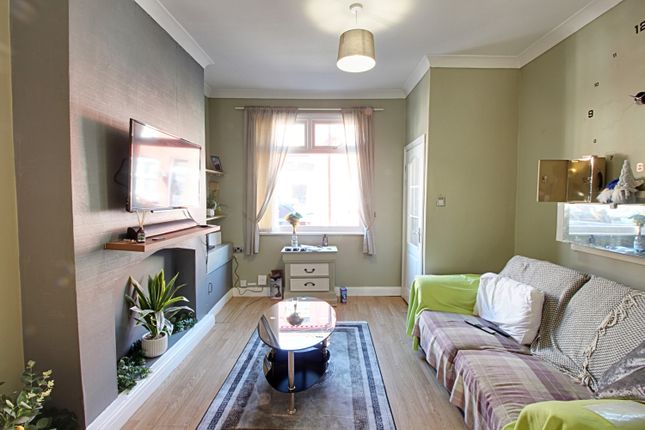 2 bed property, in Arnold Grove, £120,000