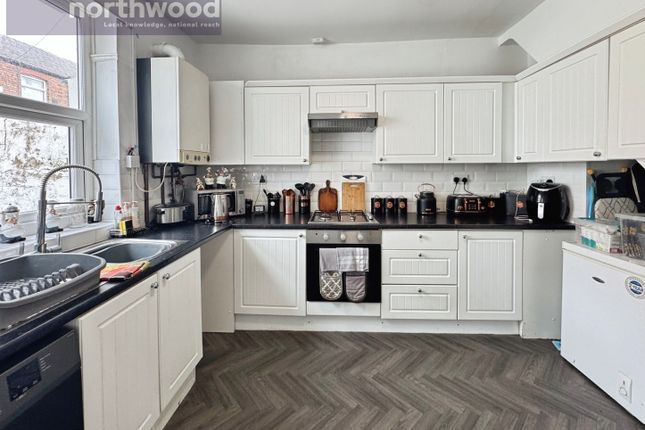 2 bed property, in Northbrook Road, £125,000