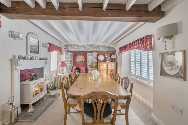 3 bed property, in Stoney Stratton, £675,000