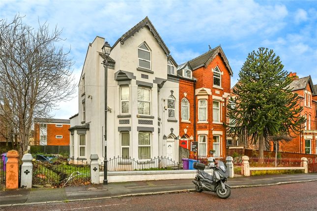 8 bed property, in Newsham Drive, £310,000