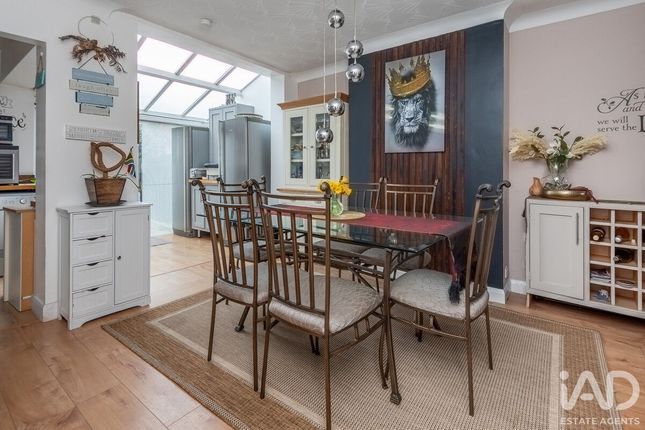 3 bed property, in Barnhurst Avenue, £525,000