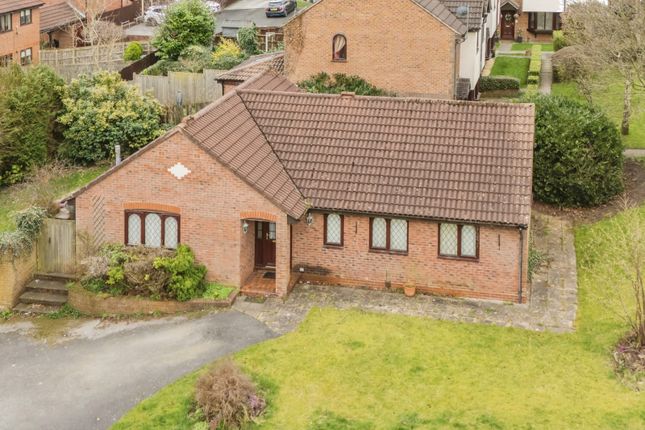 3 bed property, in Drummond Way, £325,000