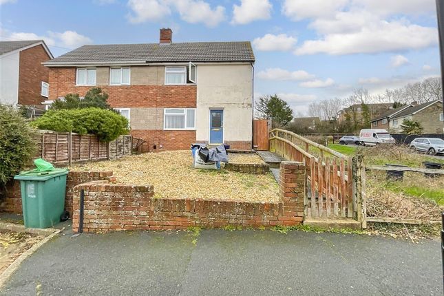 2 bed property, in Winston Avenue, £215,000