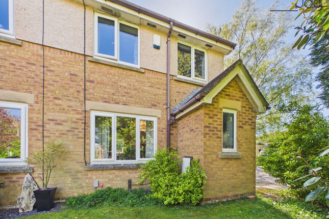 2 bed property, in Larchwood, £155,000