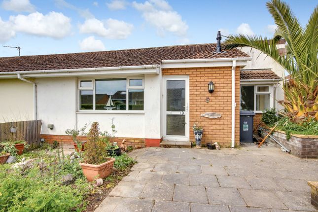 2 bed property, in West Meadow Close, £299,950