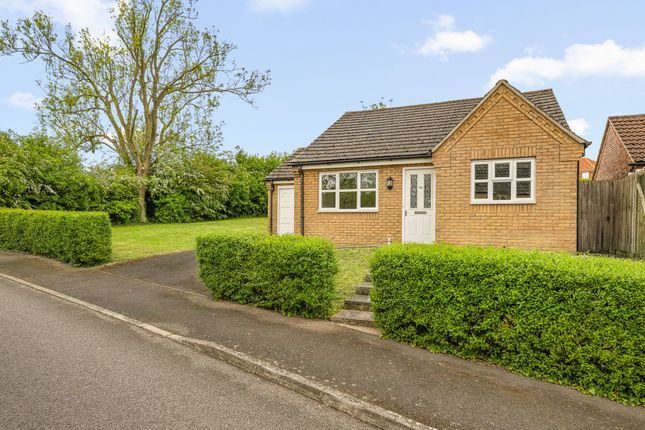 2 bed property, in Baggaley Drive, £220,000