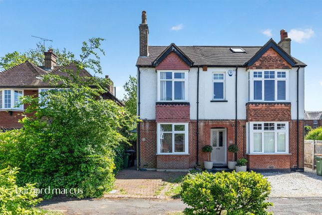 2 bed property, in West Hill Avenue, £500,000
