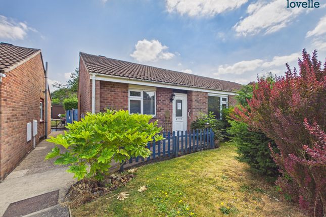 2 bed property, in Hawthorn Chase, £140,000