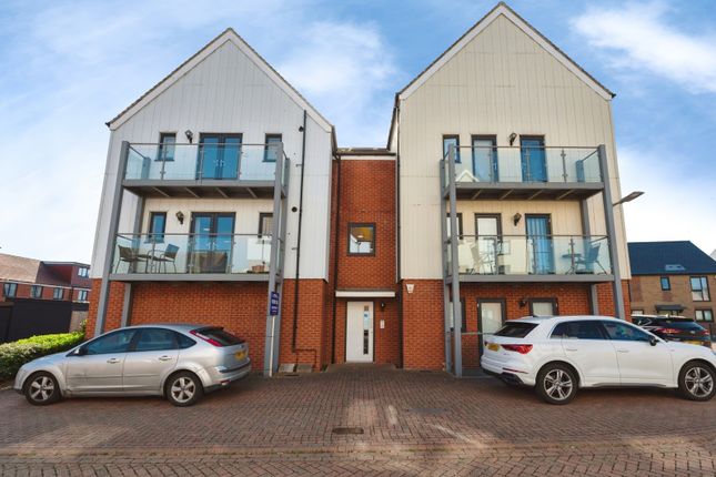 2 bed property, in Falcon Avenue, £220,000