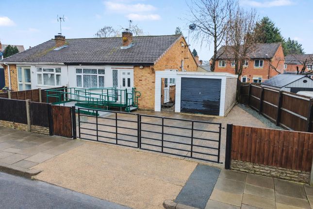 2 bed property, in Rydal Avenue, £215,000