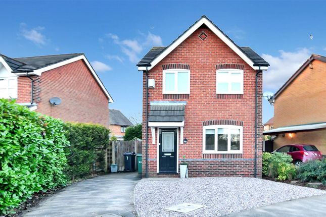 3 bed property, in Fernleigh Close, £220,000
