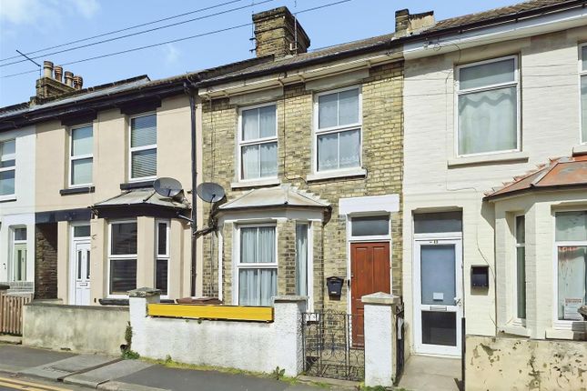 2 bed property, in Rochester Avenue, £250,000