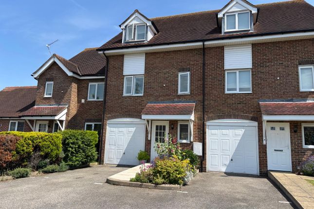 3 bed property, in Kennedy Close, £575,000