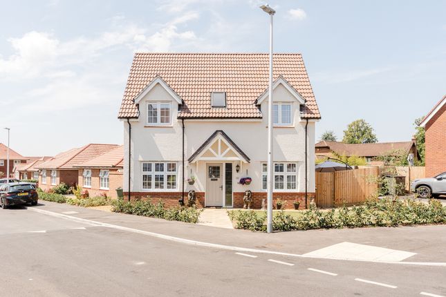 3 bed property, in Holstein Avenue, £475,000