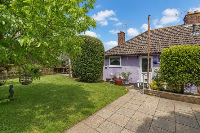 2 bed property, in Hardwick Road, £259,950