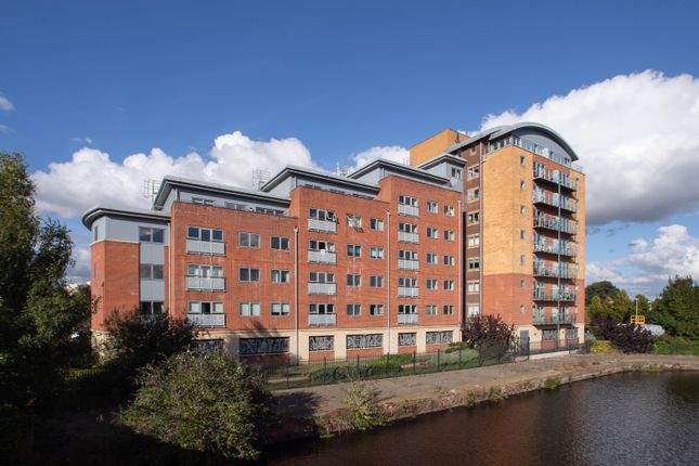 2 bed property, in Waterside Way, £99,000