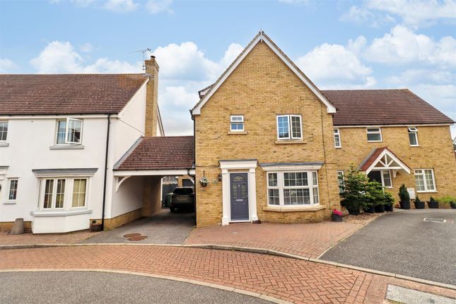 5 bed property, in Crofters Walk, £475,000