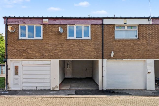 2 bed property, in Elliott Drive, £45,000