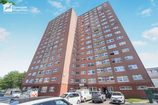2 bed property, in Croydon House, £165,000