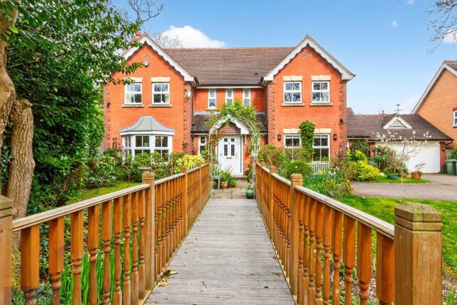 6 bed property, in Avenbury Drive, £995,000