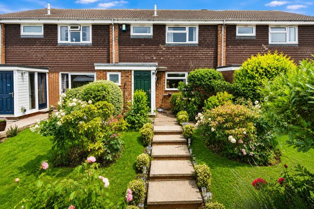 3 bed property, in Potters Field, £575,000