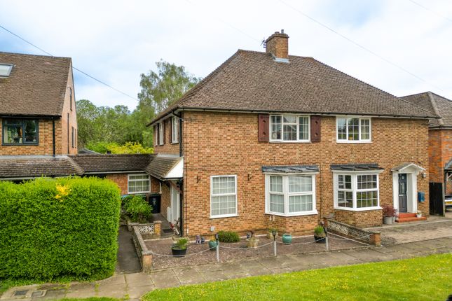 3 bed property, in Castle Mead, £575,000