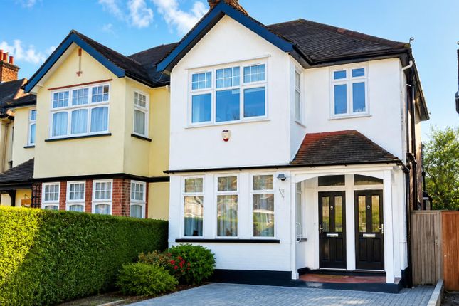 1 bed property, in Goodwyn Avenue, £349,950