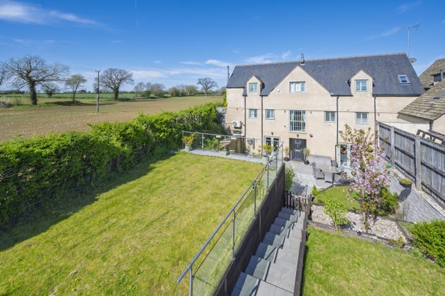 4 bed property, in Cricklade Road, £800,000