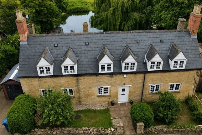 4 bed property, in Riverside Cottages, £400,000