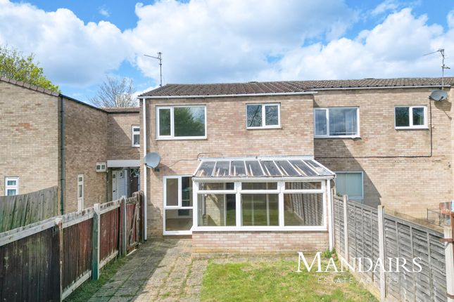 3 bed property, in Holdfield, £200,000