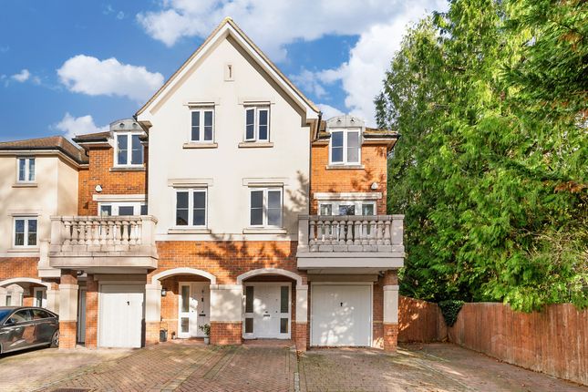 5 bed property, in Symeon Place, £675,000