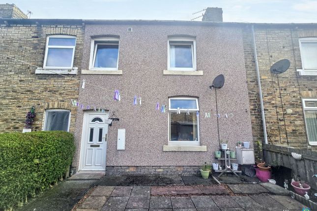 2 bed property, in Chestnut Street, £70,000