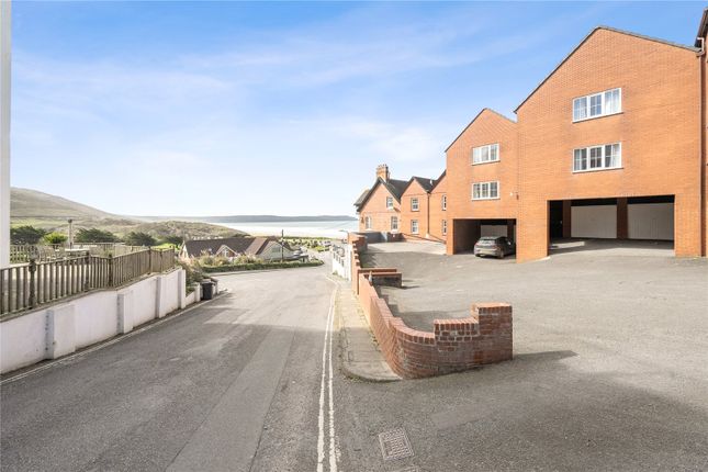 2 bed property, in Bay View Road, £260,000