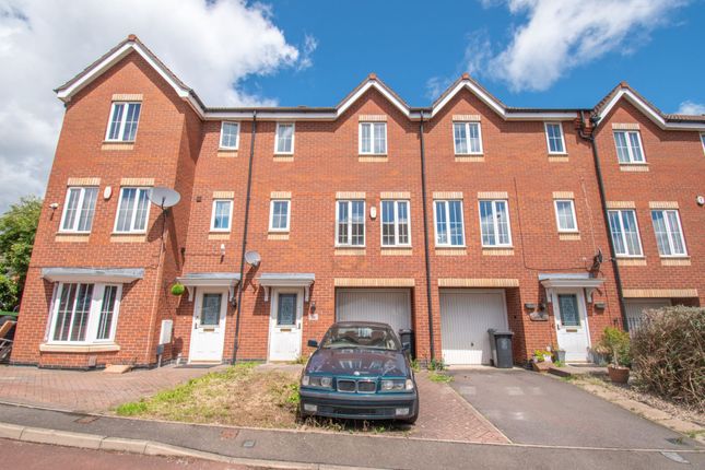 3 bed property, in Oakwood Road, £220,000