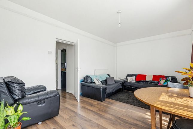 3 bed property, in Mortimer Crescent, £500,000