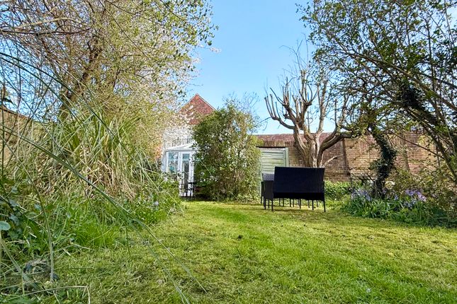 2 bed property, in Isington Road, £525,000