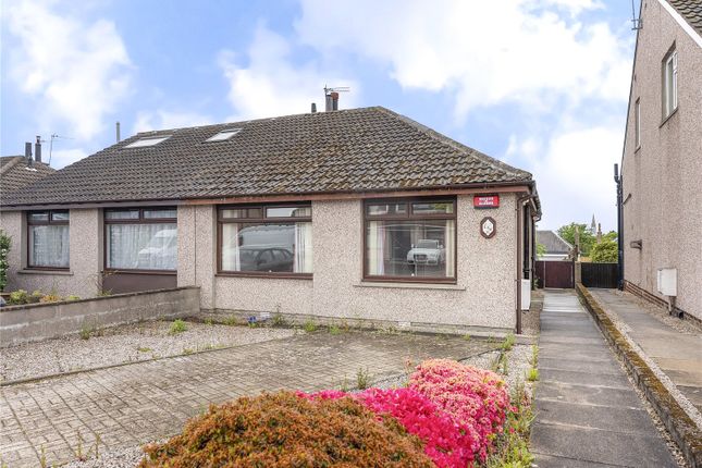2 bed property, in 31 Grove Crescent, £155,000