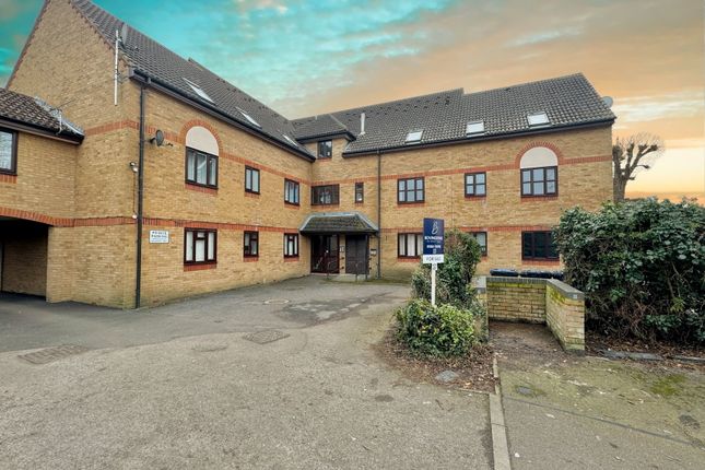 1 bed property, in Chestnut Drive, £95,000