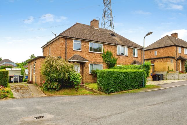 2 bed property, in Highland Road, £325,000