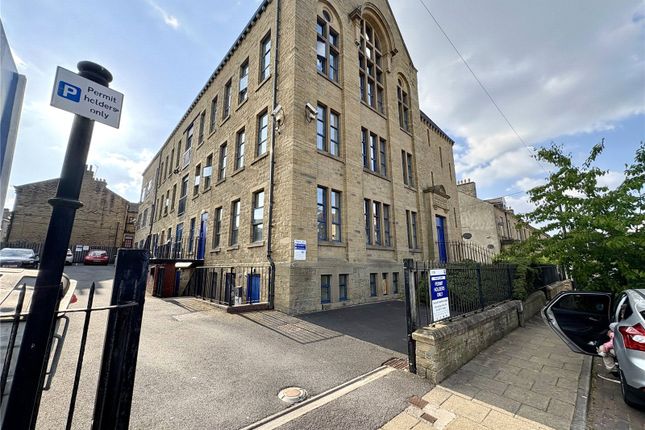 1 bed property, in Water Street, £45,000